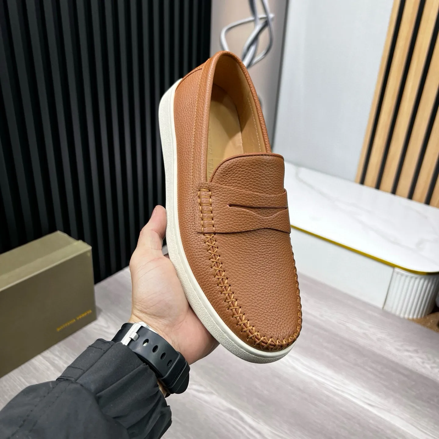 Ex-factory price 480 BV〰️Purely handmade classic men's beanie shoes👉👉driving shoes, slip-on shoes, made of Italian imported cowhide, 💕water-dyed cowhide lining, 🔊original outsole, waterproof platform design, comfortable for the feet. A good choice for traveling and driving, three colors available, code number: 38-44, (45 can be customized)